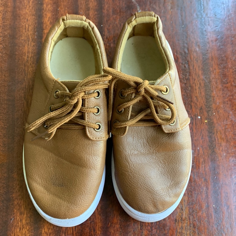 Tan casual shoe
